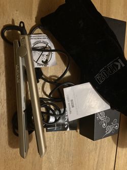 Hair Straightener In Original Box With It’s Manuel And Velvet Dust Case For Easy Travel. 