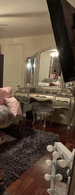 Pulaski Rhianna Vanity Drawer in Silver Patina
