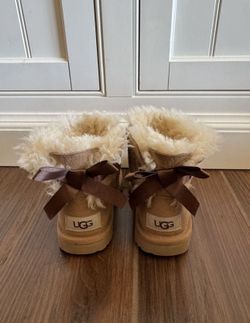 UGG Mini Bailey Bow II Boot s in Chestnut Toddler Size 9