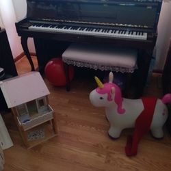 Piano, Samick, 57x24x47; Shiny Brown;