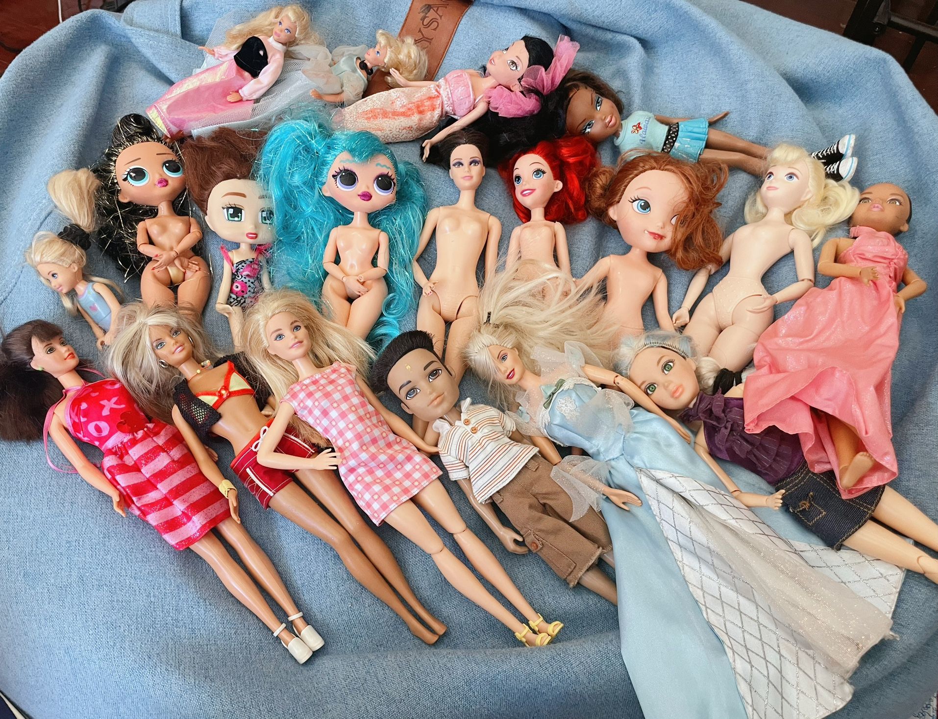 HUGE Disney Princess Mattel Barbie Spin Master Bratz Doll And Accessories