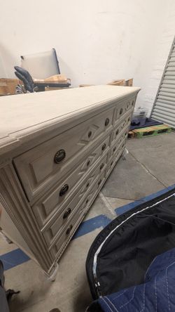 France’s and Son Paris Dresser