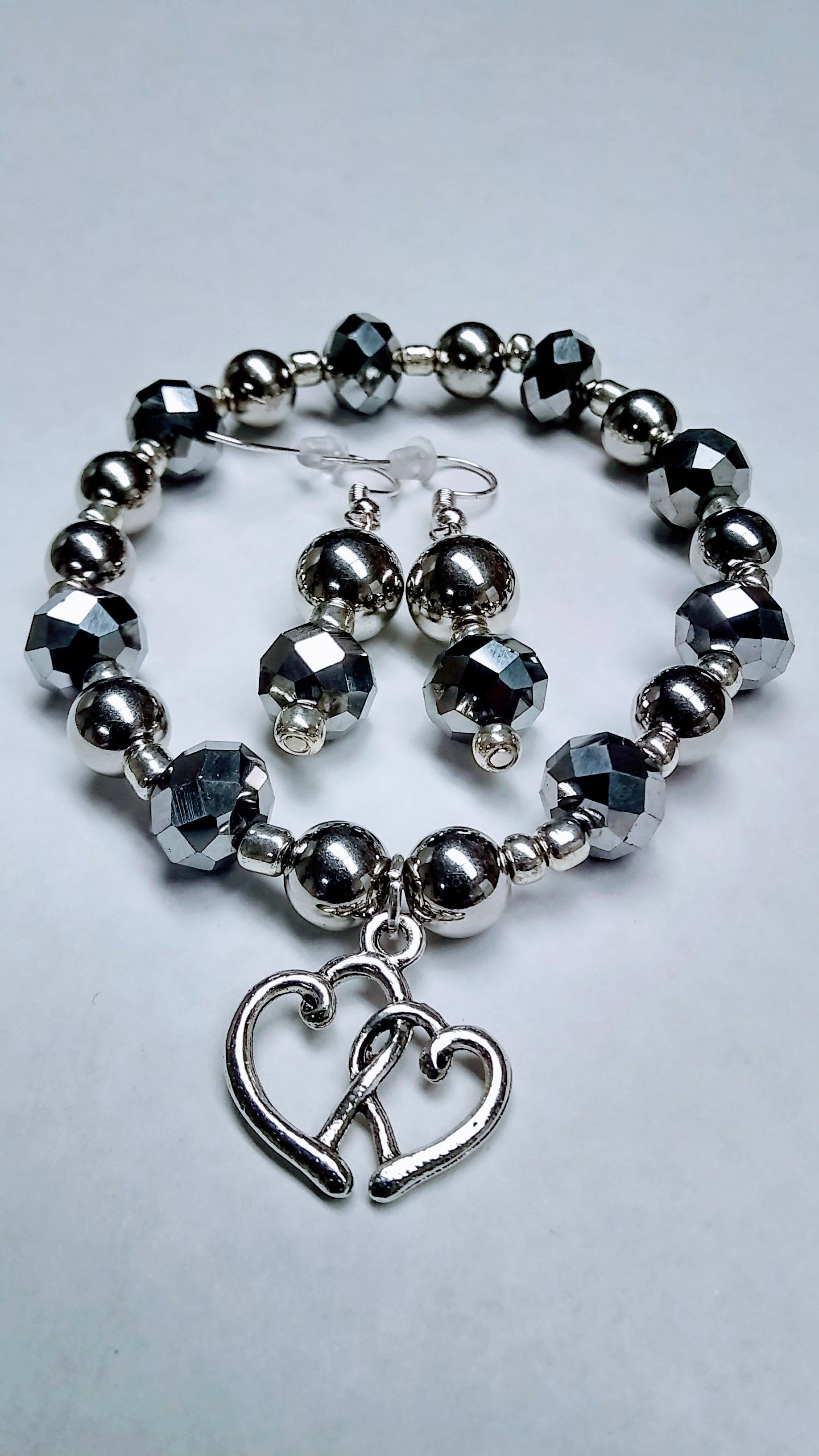 Beautifully refined bracelet and earring set