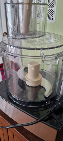 Cuisinart 14 Cup Food Processor plus extra discs and holder