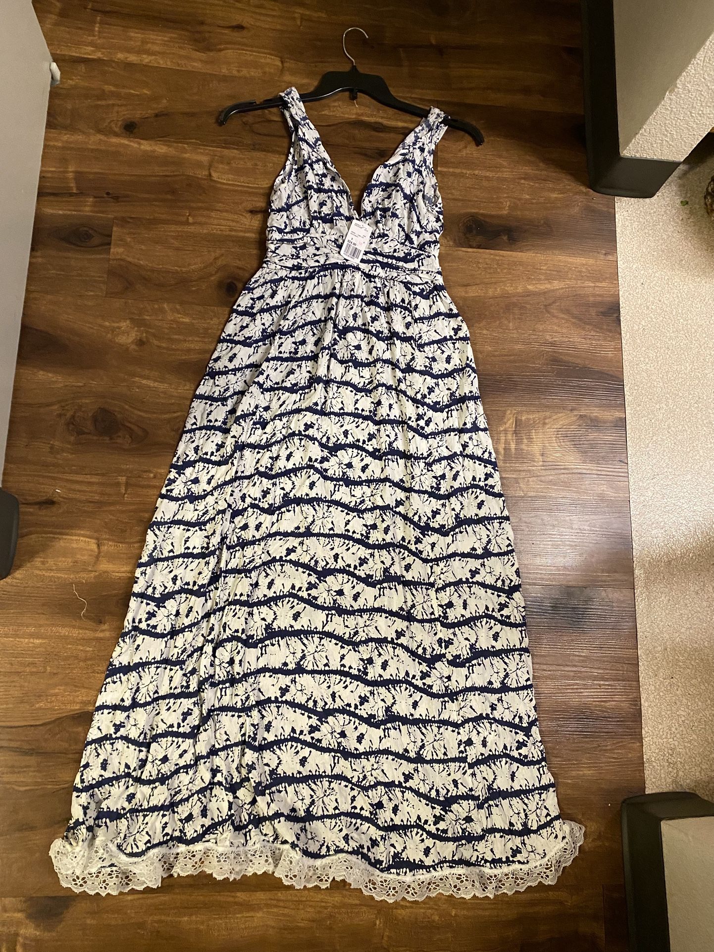 Brand New Woman’s Forever 21 brand Navy Blue and White colored Maxi Dress Up For Sale