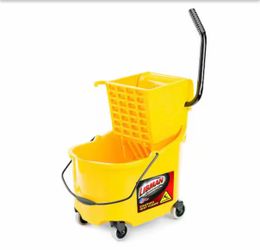 Libman 32 Qt. Heavy-Duty Commercial Mop Bucket and Wringer