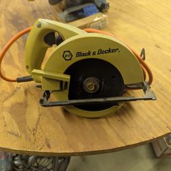 Vintage Black & Decker Model 7308 7 1/4" Circular Saw 