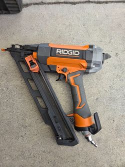 Ridgid 15g Angled Finish Nailer. In Excellent Condition!!
