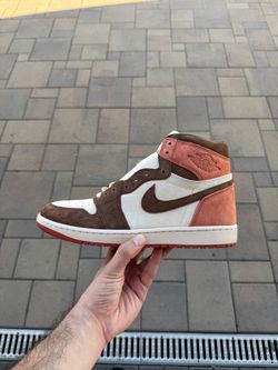 Jordan 1 Dusted Clay size 10.5 men / 12w