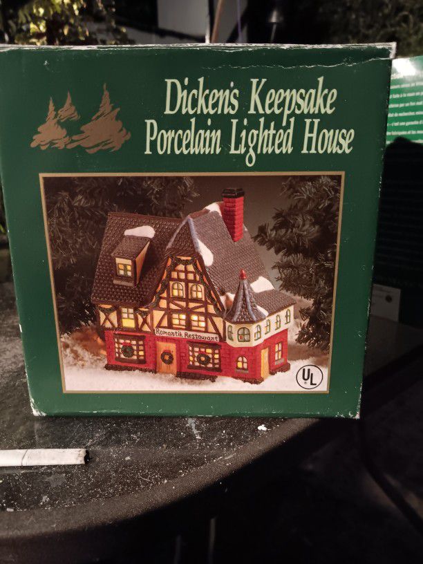 Dickens Keepsake Porcelain Lighted House