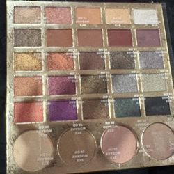 Huda Eyeshadow Palette 