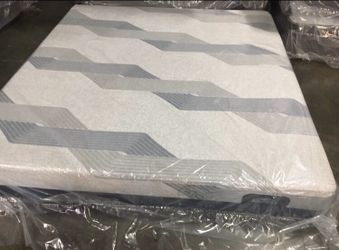 King iComfort Blue 300 Mattress BRAND NEW in plastic