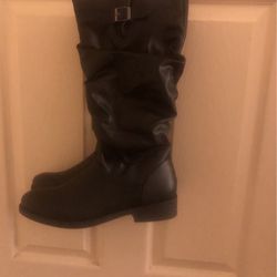 Ladies boots size 9 brand new black color Leather