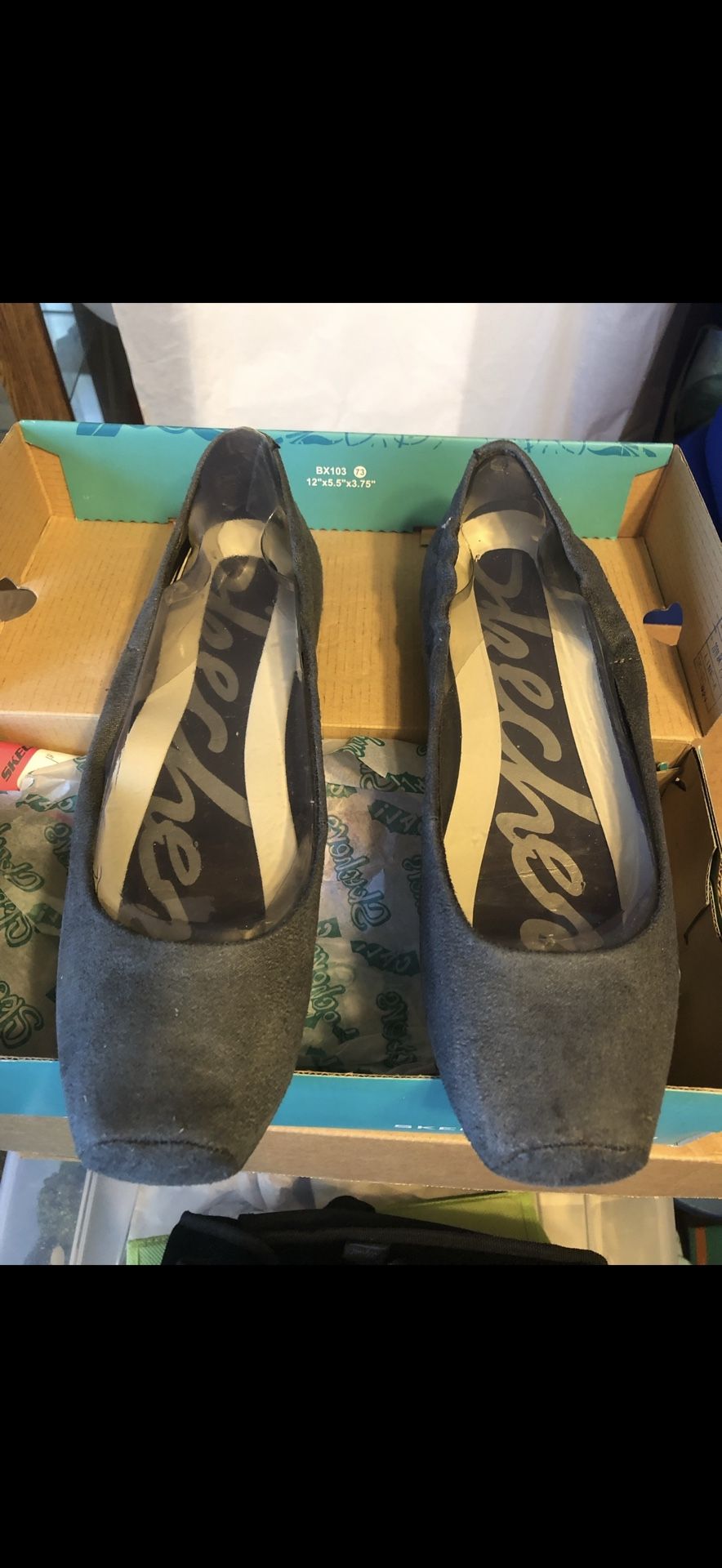 New Skechers Suede Shoes Size 10