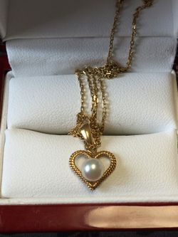 18K Gold Heart Shape Pendant with Pearl and Chain 7.5"
