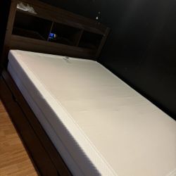 Bed frame & mattress 