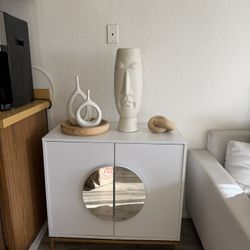 Mirrored White cabinet