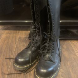 DR MARTENS 12INCH SIZE 7 UK