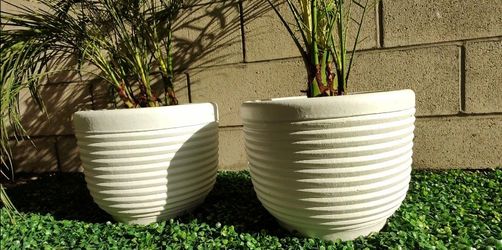 Terracotta 5 gallon planters 2 for $50 FREE DELIVERY IN SD