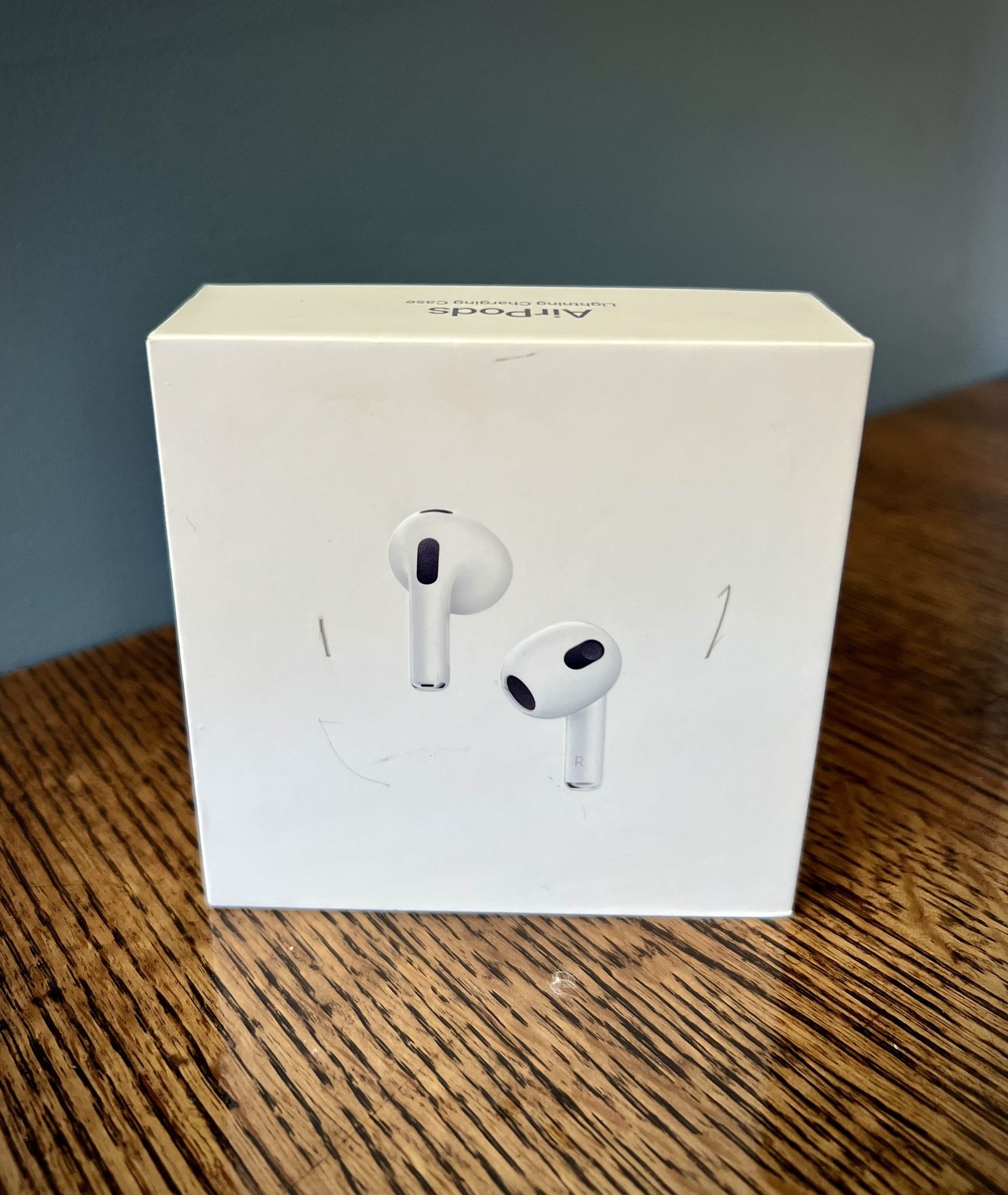 Apple AirPods W/charging Case
