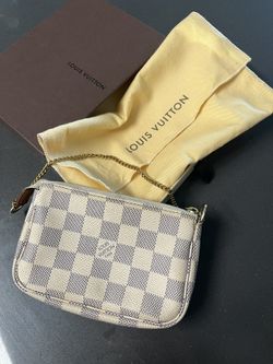 Louis Vuitton white pochette