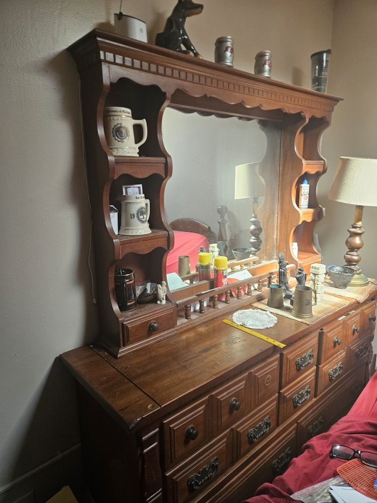 Beautiful Antique Mahogany Dresser With Mirror