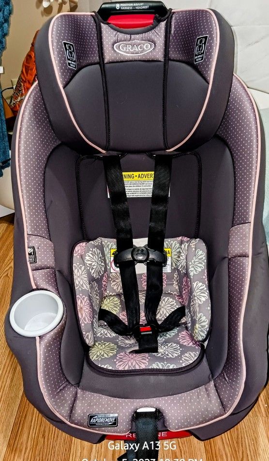 Car Seat Graco 22-65 ponds Grey and pink.