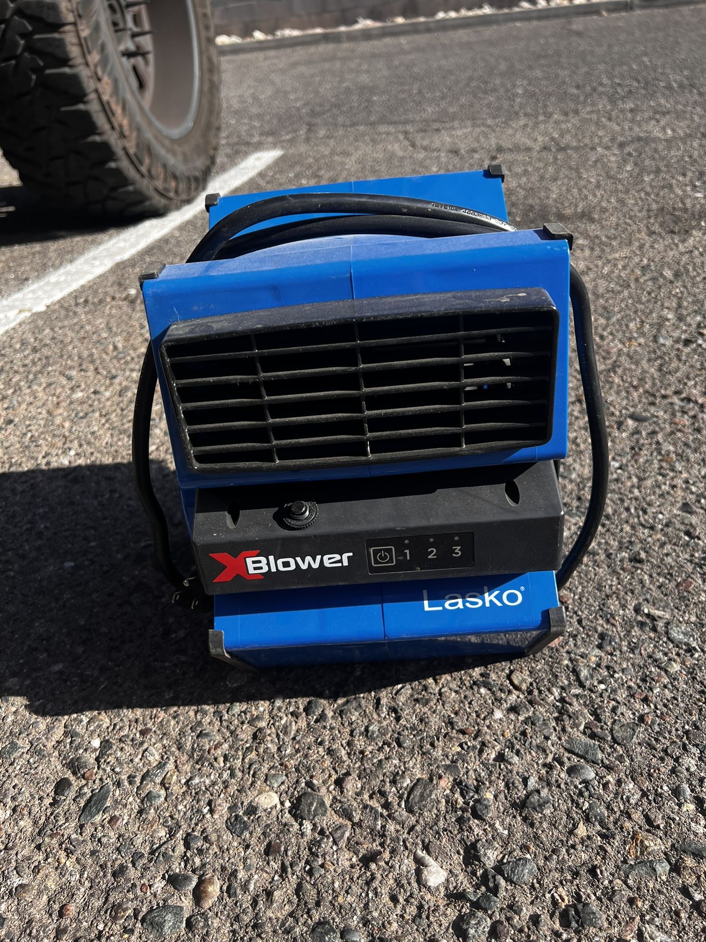 Lasko X-Blower 6 Position High Velocity Pivoting Utility Blower Fan for  Cooling for Sale in Phoenix, AZ - OfferUp