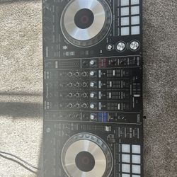 Professional Pioneer DJ Serato DDJ-SZ2