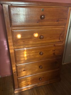 Wood 5 drawer chest