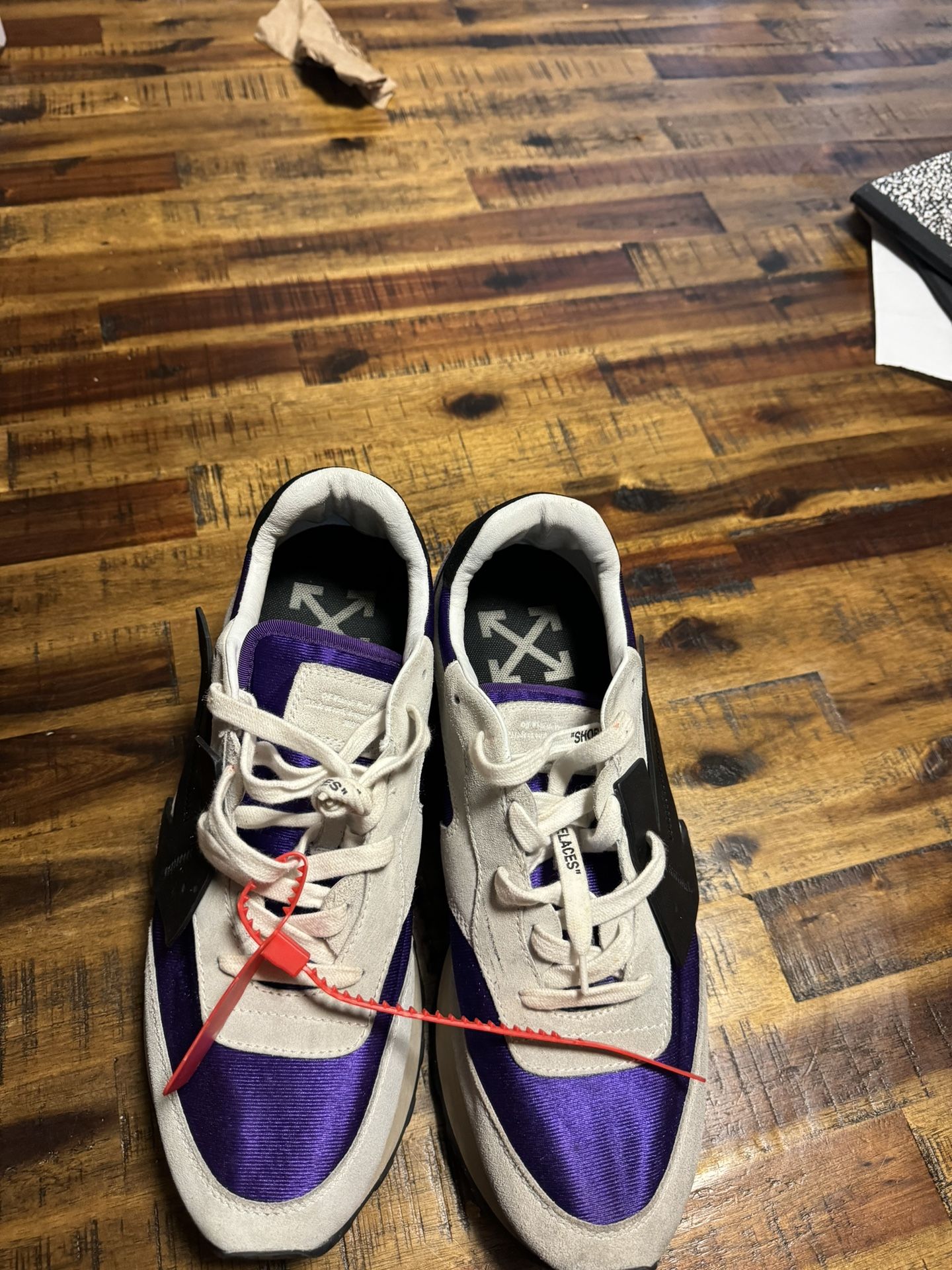 Off white mens Hg runner