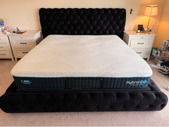 King bed with adjustable frame