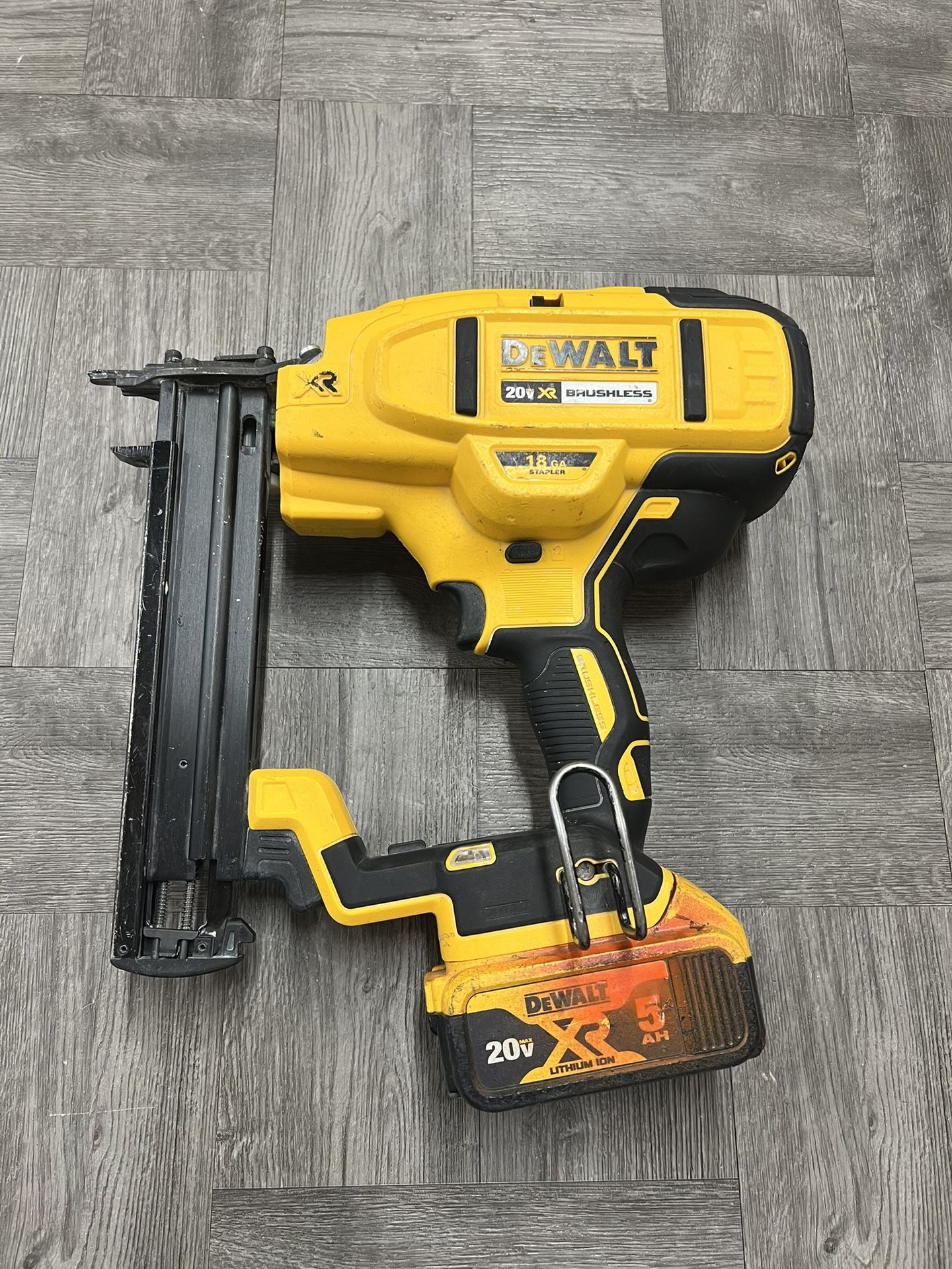 Dewalt Stapler DCN681 *4149