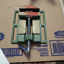 Pittsburgh 4" Jaw Capacity Drill Press Vise P30999