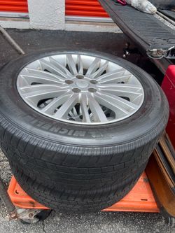Land Rover set of tires with rims