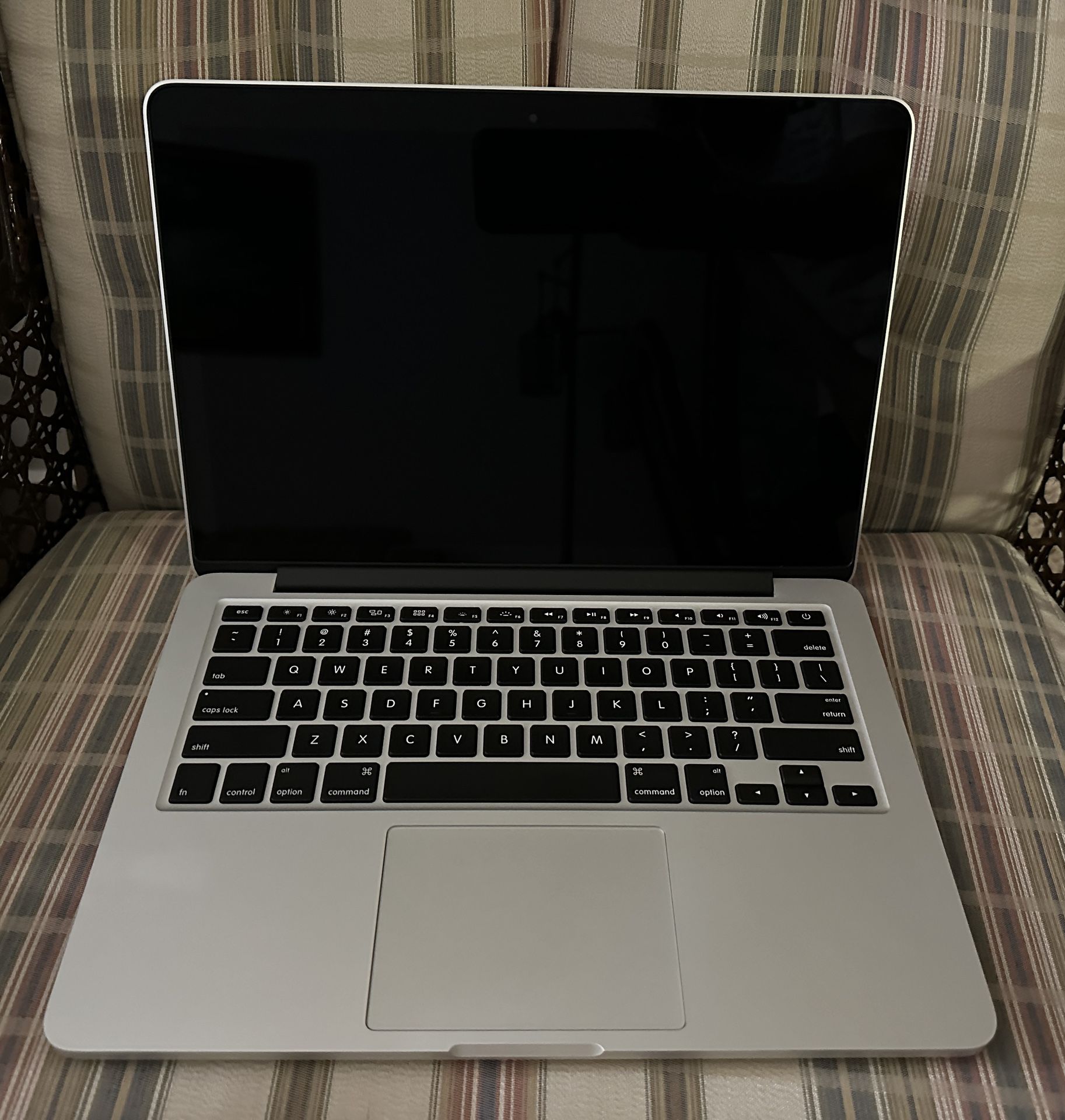 2015 Apple MacBook Pro 13-inch / Dual Core i5/ 8GB/ 256GB SSD. MacOS Monterey.