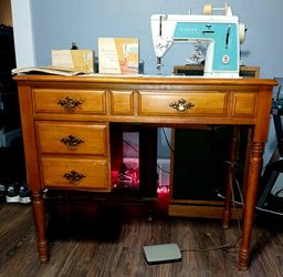 Vintage Singer Deluxe Zig Zag Sewing Machine 