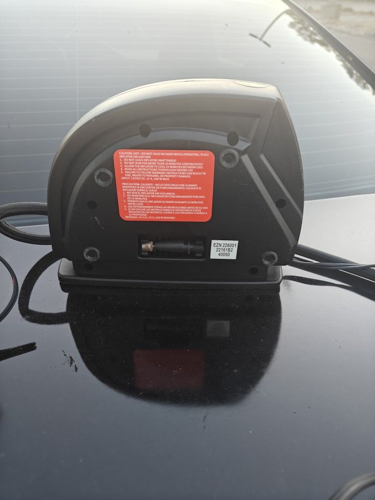 Tire Inflator Portable 12V Tire Inflator / Air Compressor