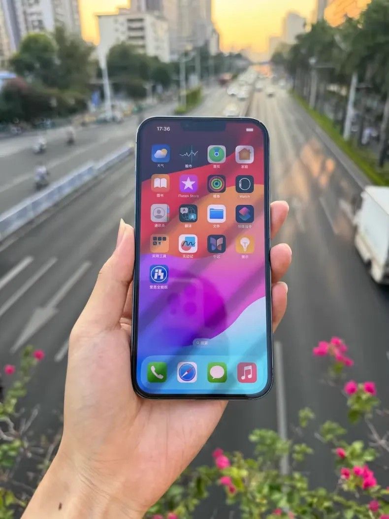 Dual SIM dual standby iPhone 13promax 256GB bule unlocked refurbished, new battery, new screen, no other repairs. Functions intact. Almost the same as