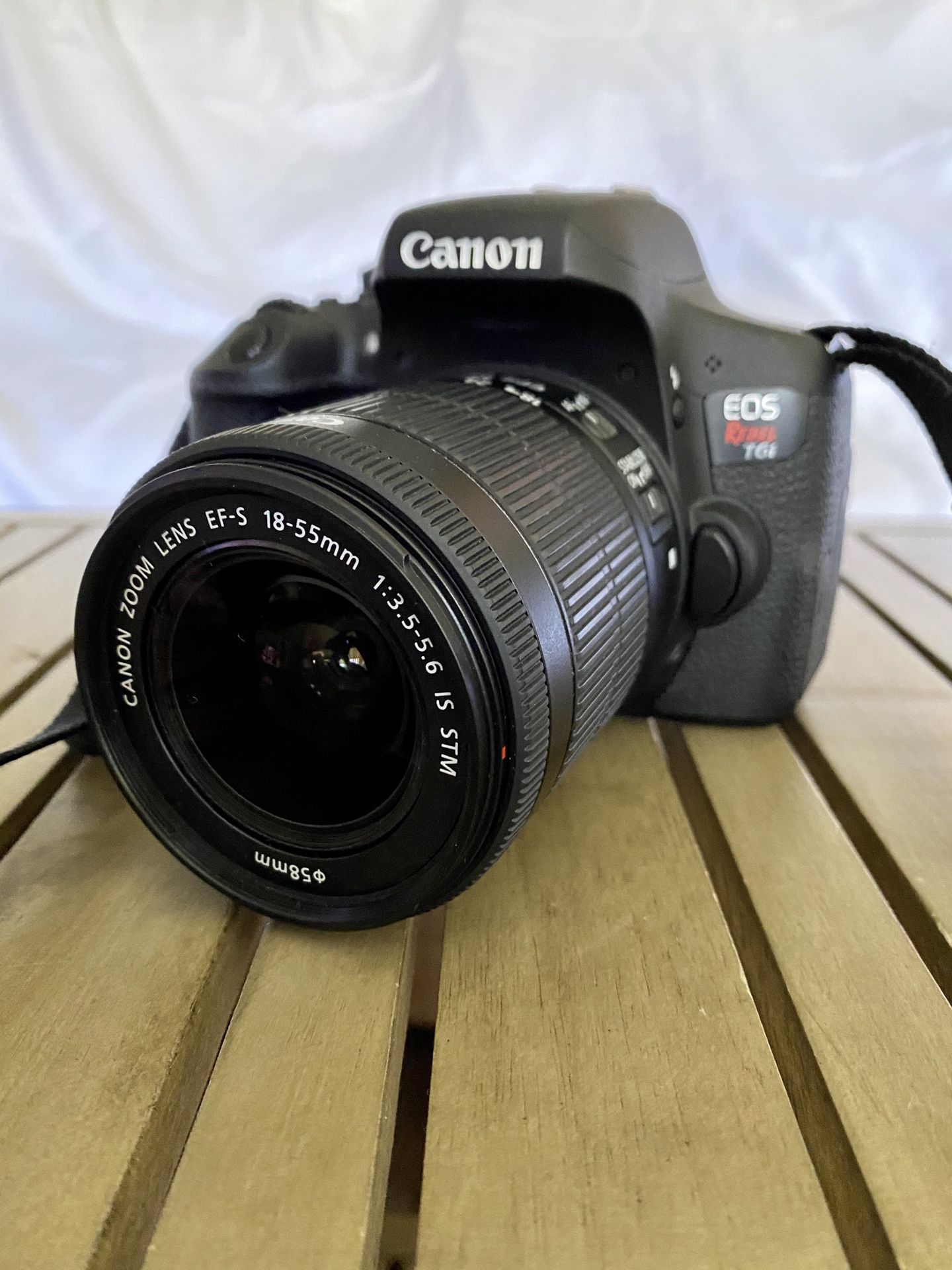 Canon EOS Rebel t6i Digital