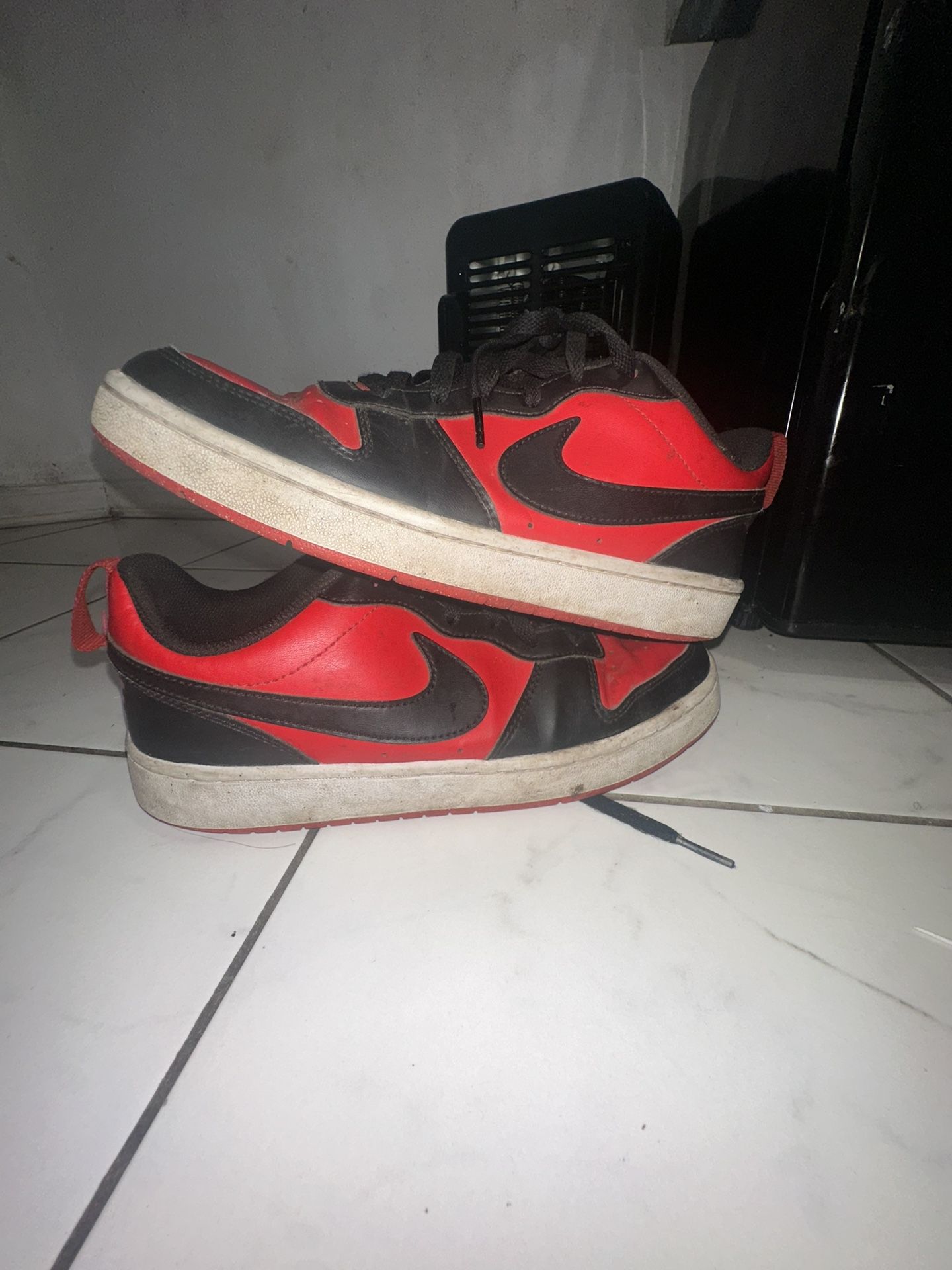 Nike Court Borough Low 2 "Bred" (GS) Boys Size 7 Black Red Shoes