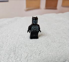 Lego Marvel Black Panther (T'Challa) with Metallic Light Blue Highlights Minifigure
