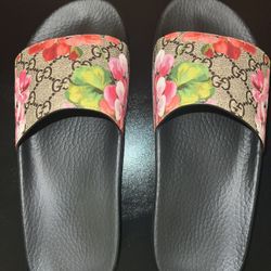 Women’s GUCCI slides