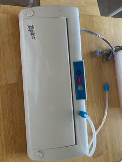 Ziploc V200 series Vacuum sealer with Mainstays rolls