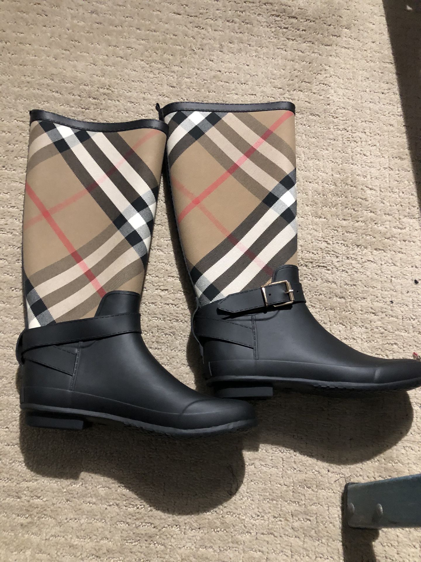 Ladies Size 10 Rain boots 