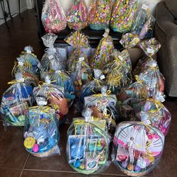 Easter baskets, different prices from 10.00 to 38.00/ canastas de pascua desde 10.00 a 38.00