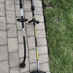 Lot Of (2)Weed Trimmers John Deere Straight  Model: XT105 + Bolens BL100 Curved  Both Untested, but they both pull 