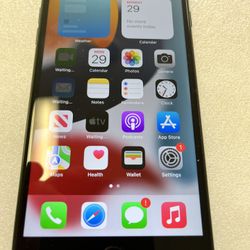 iPhone 7 Plus factory unlocked to any carrier 32 GB great condition