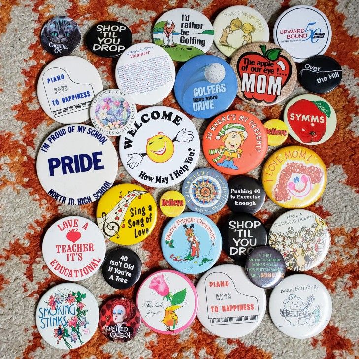 Flare Buttons Pins Lot [C1-b1]