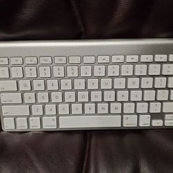 Apple Bluetooth keyboard